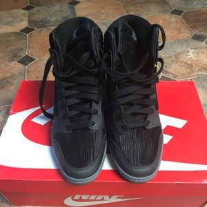 Women’s Dunk Sky Hi sneakers